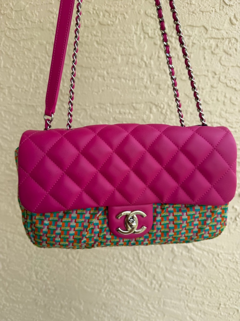 CHANEL
Raincoat Quilted Lambskin Medium Coco Rain Flap Pink